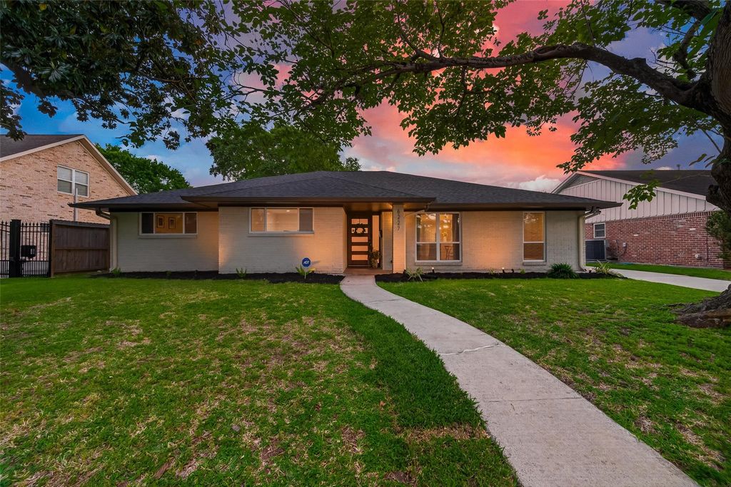 6227 Yarwell Drive, Houston, TX 77096