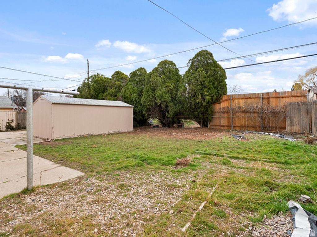 Image 17 of property listing at 4481 W 5015 S, Kearns, UT 84118