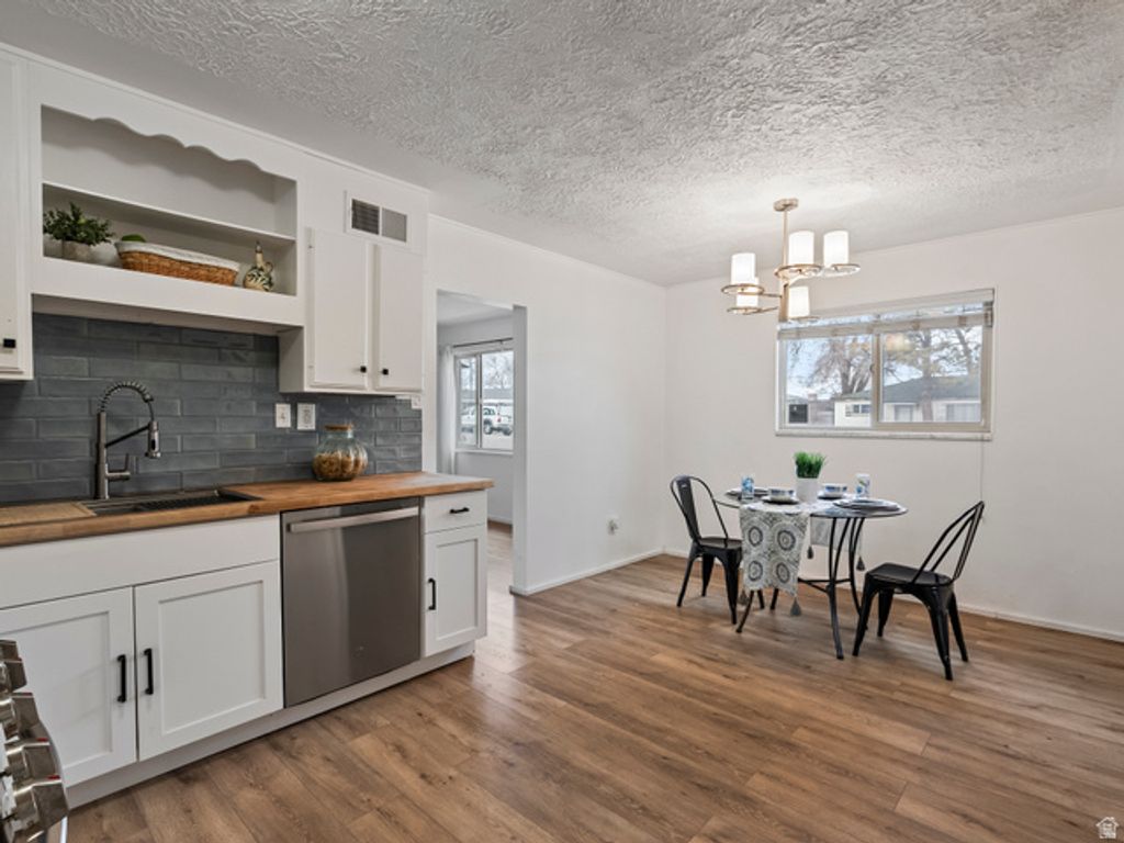 Image 4 of property listing at 4481 W 5015 S, Kearns, UT 84118