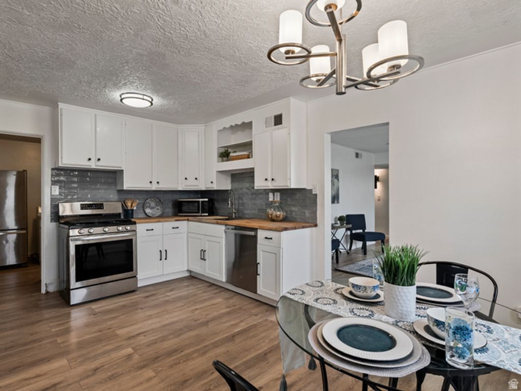 Image 5 of property listing at 4481 W 5015 S, Kearns, UT 84118