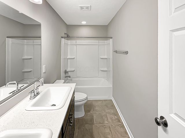 24 Erin Hills Road, Commercial Point, OH 43116