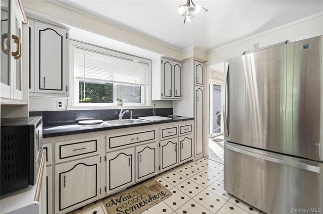 30 Greenvale Circle, White Plains, NY 10607