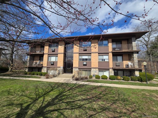 10 Oakwood Terrace 26, New Windsor, NY 12553