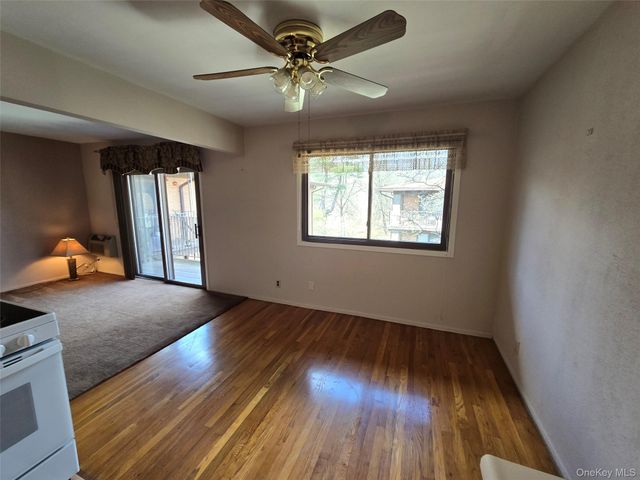 10 Oakwood Terrace 26, New Windsor, NY 12553