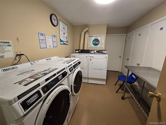 10 Oakwood Terrace 26, New Windsor, NY 12553