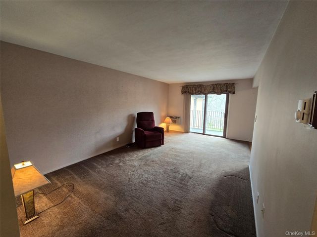 10 Oakwood Terrace 26, New Windsor, NY 12553