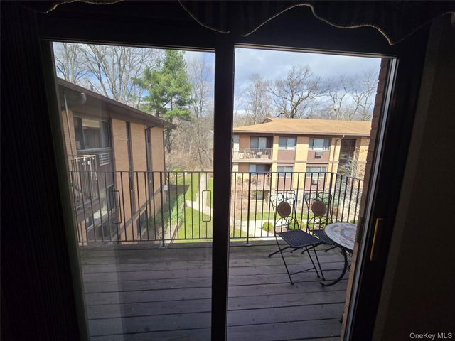 10 Oakwood Terrace 26, New Windsor, NY 12553