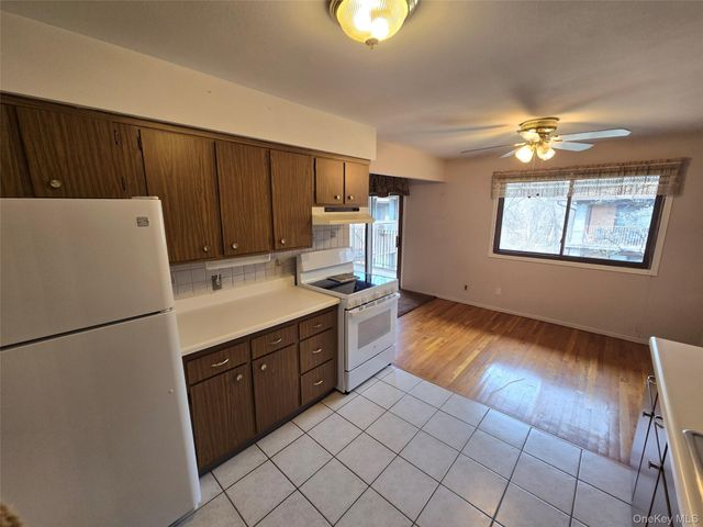 10 Oakwood Terrace 26, New Windsor, NY 12553