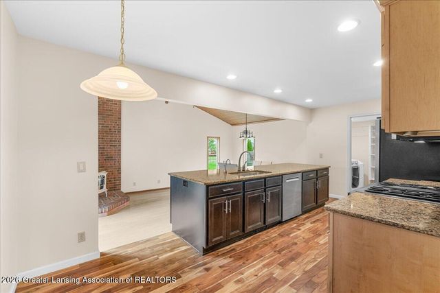 404 Chanticleer Trail, Lansing, MI 48917