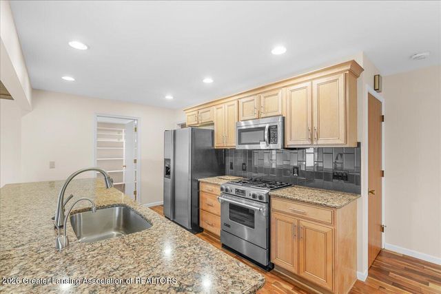 404 Chanticleer Trail, Lansing, MI 48917