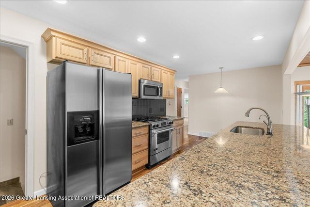 404 Chanticleer Trail, Lansing, MI 48917