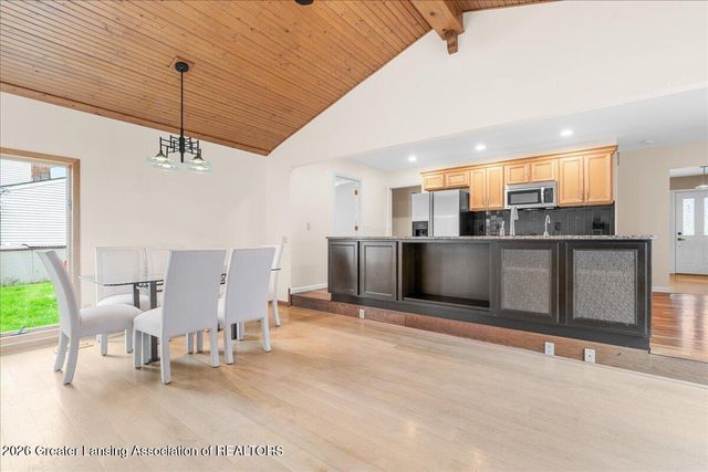404 Chanticleer Trail, Lansing, MI 48917