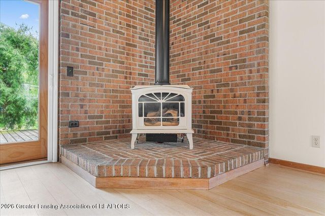 404 Chanticleer Trail, Lansing, MI 48917