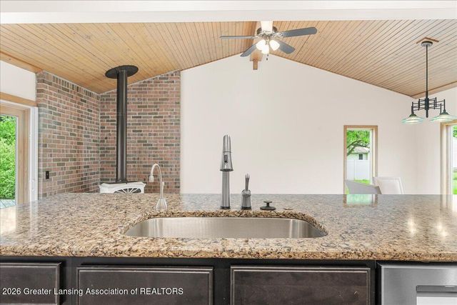 404 Chanticleer Trail, Lansing, MI 48917