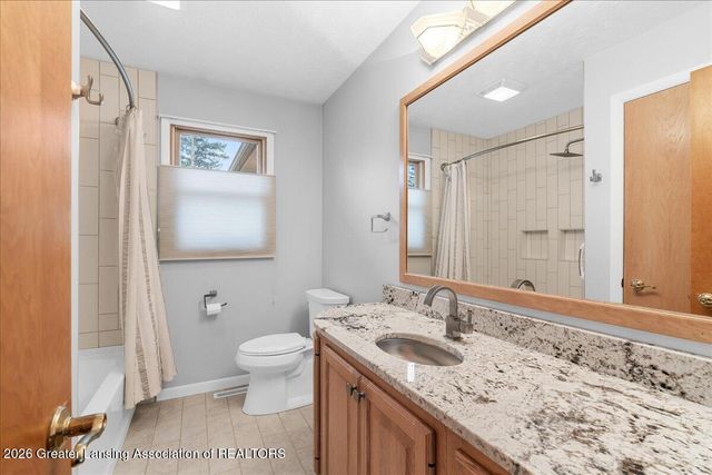 404 Chanticleer Trail, Lansing, MI 48917