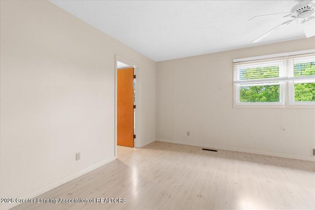 404 Chanticleer Trail, Lansing, MI 48917