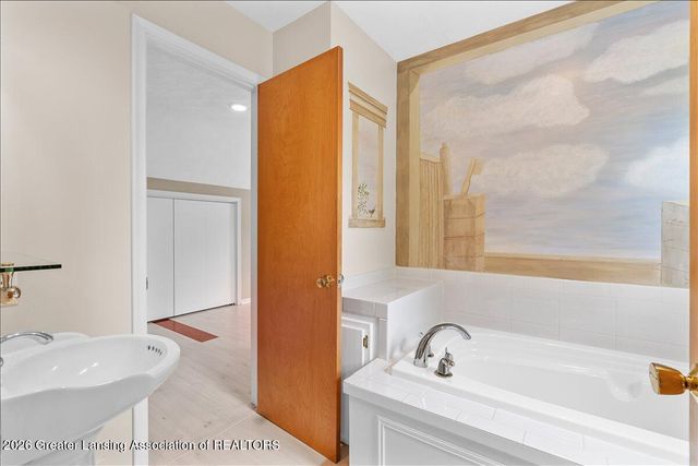404 Chanticleer Trail, Lansing, MI 48917