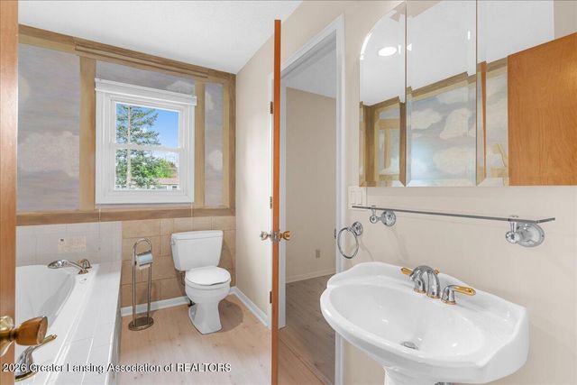 404 Chanticleer Trail, Lansing, MI 48917