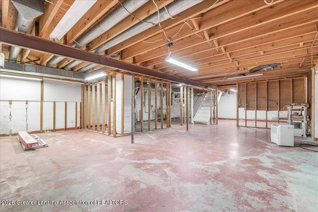 404 Chanticleer Trail, Lansing, MI 48917