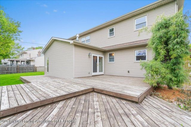 404 Chanticleer Trail, Lansing, MI 48917