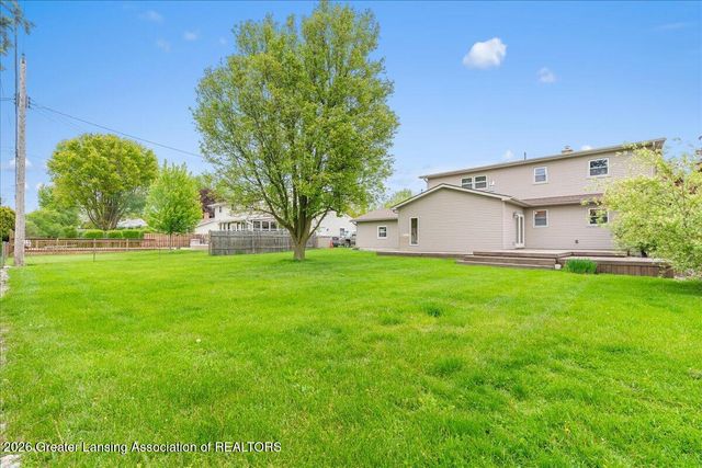 404 Chanticleer Trail, Lansing, MI 48917