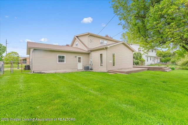 404 Chanticleer Trail, Lansing, MI 48917