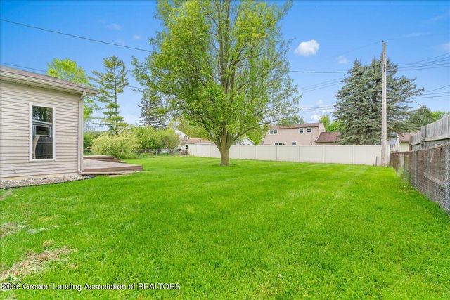 404 Chanticleer Trail, Lansing, MI 48917