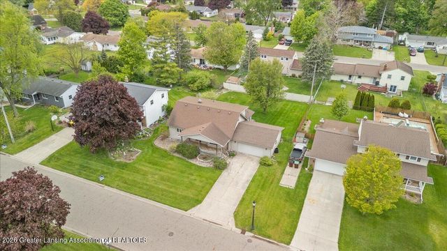 404 Chanticleer Trail, Lansing, MI 48917