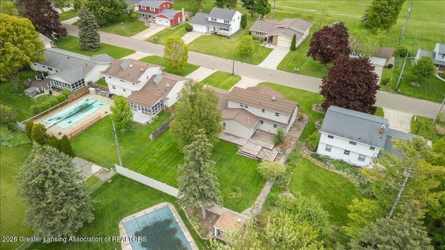 404 Chanticleer Trail, Lansing, MI 48917