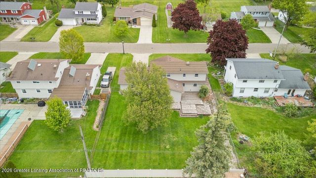 404 Chanticleer Trail, Lansing, MI 48917