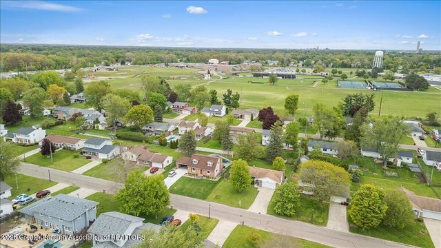 404 Chanticleer Trail, Lansing, MI 48917