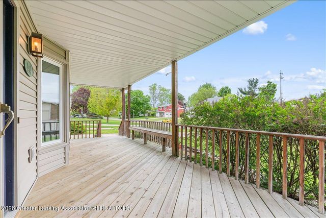 404 Chanticleer Trail, Lansing, MI 48917