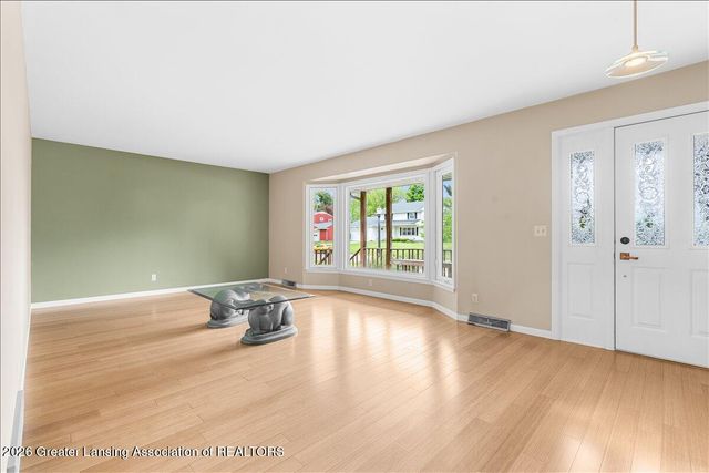 404 Chanticleer Trail, Lansing, MI 48917