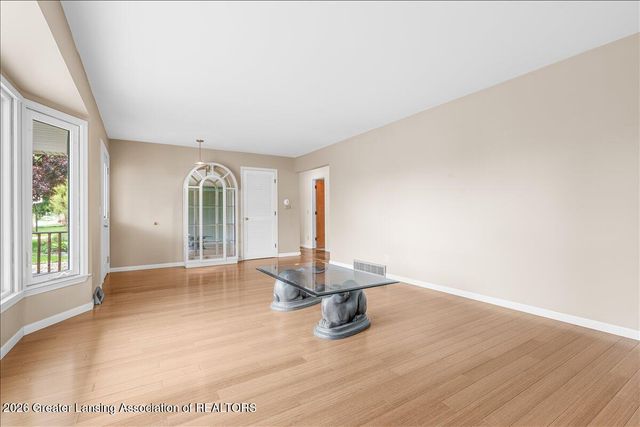 404 Chanticleer Trail, Lansing, MI 48917