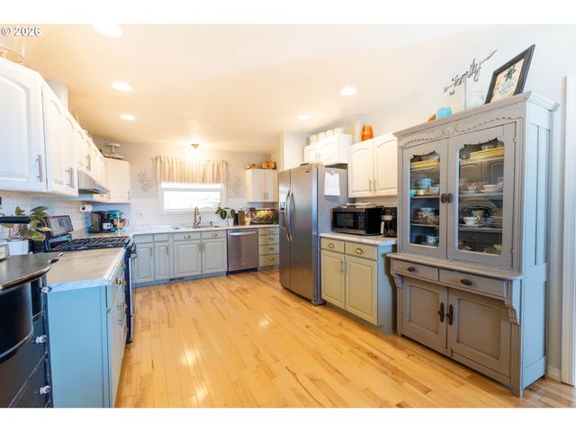 60908 Stackland Rd, Cove, OR 97824