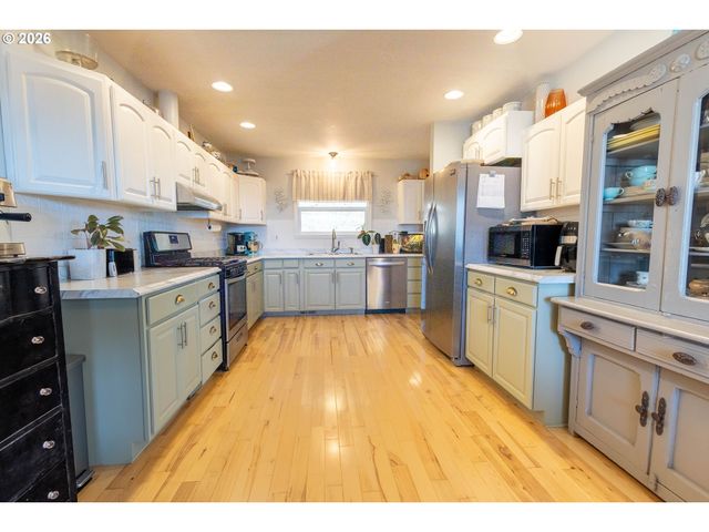 60908 Stackland Rd, Cove, OR 97824