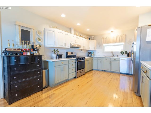 60908 Stackland Rd, Cove, OR 97824