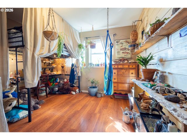 60908 Stackland Rd, Cove, OR 97824