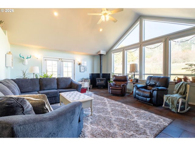 60908 Stackland Rd, Cove, OR 97824