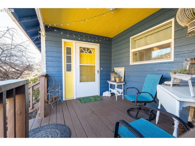 60908 Stackland Rd, Cove, OR 97824