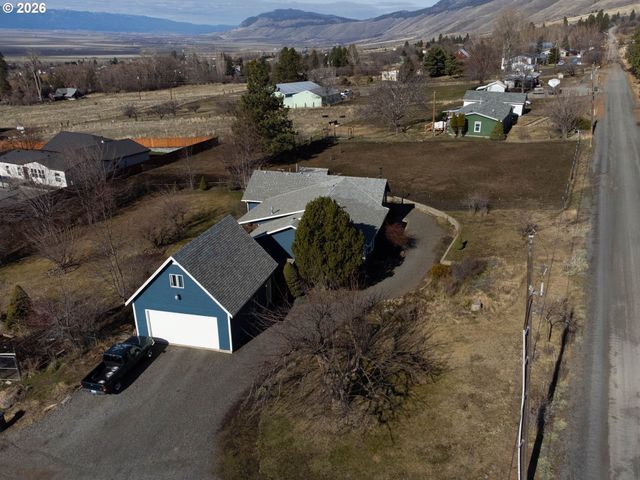 60908 Stackland Rd, Cove, OR 97824