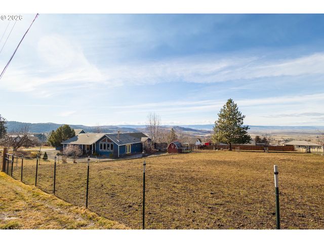60908 Stackland Rd, Cove, OR 97824