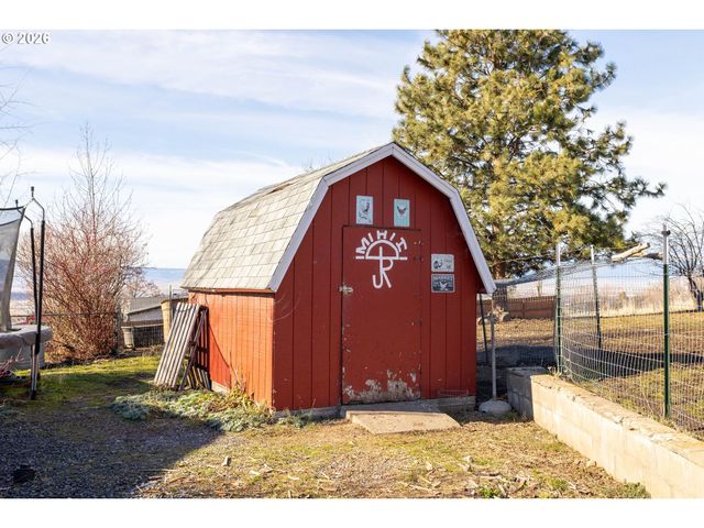 60908 Stackland Rd, Cove, OR 97824