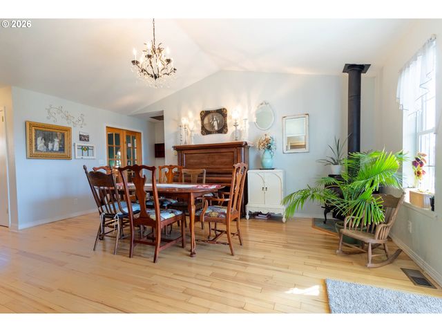 60908 Stackland Rd, Cove, OR 97824