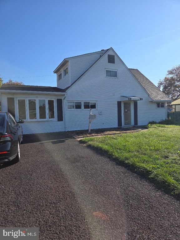 6 CORNFLOWER LN, LEVITTOWN, PA 19055 — exterior
