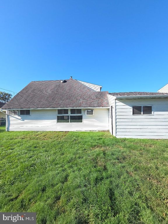 6 CORNFLOWER LN, LEVITTOWN, PA 19055 — photo 2