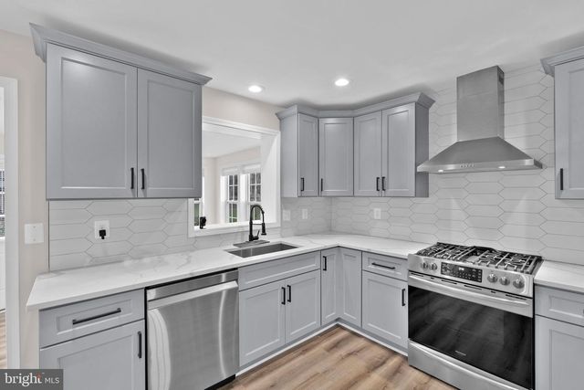 2215 LIDA CT, Alexandria, VA 22306