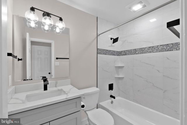 2215 LIDA CT, Alexandria, VA 22306