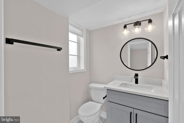 2215 LIDA CT, Alexandria, VA 22306