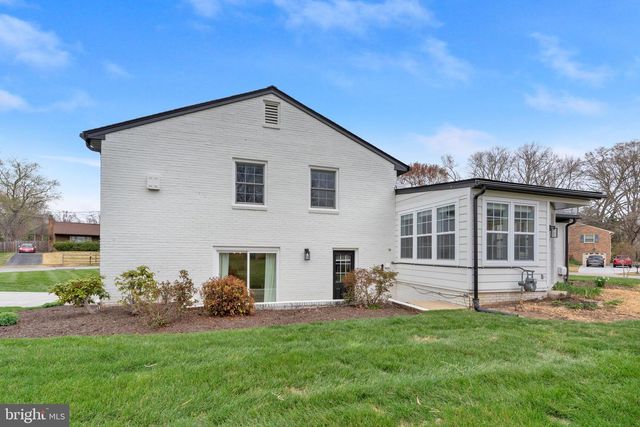 2215 LIDA CT, Alexandria, VA 22306